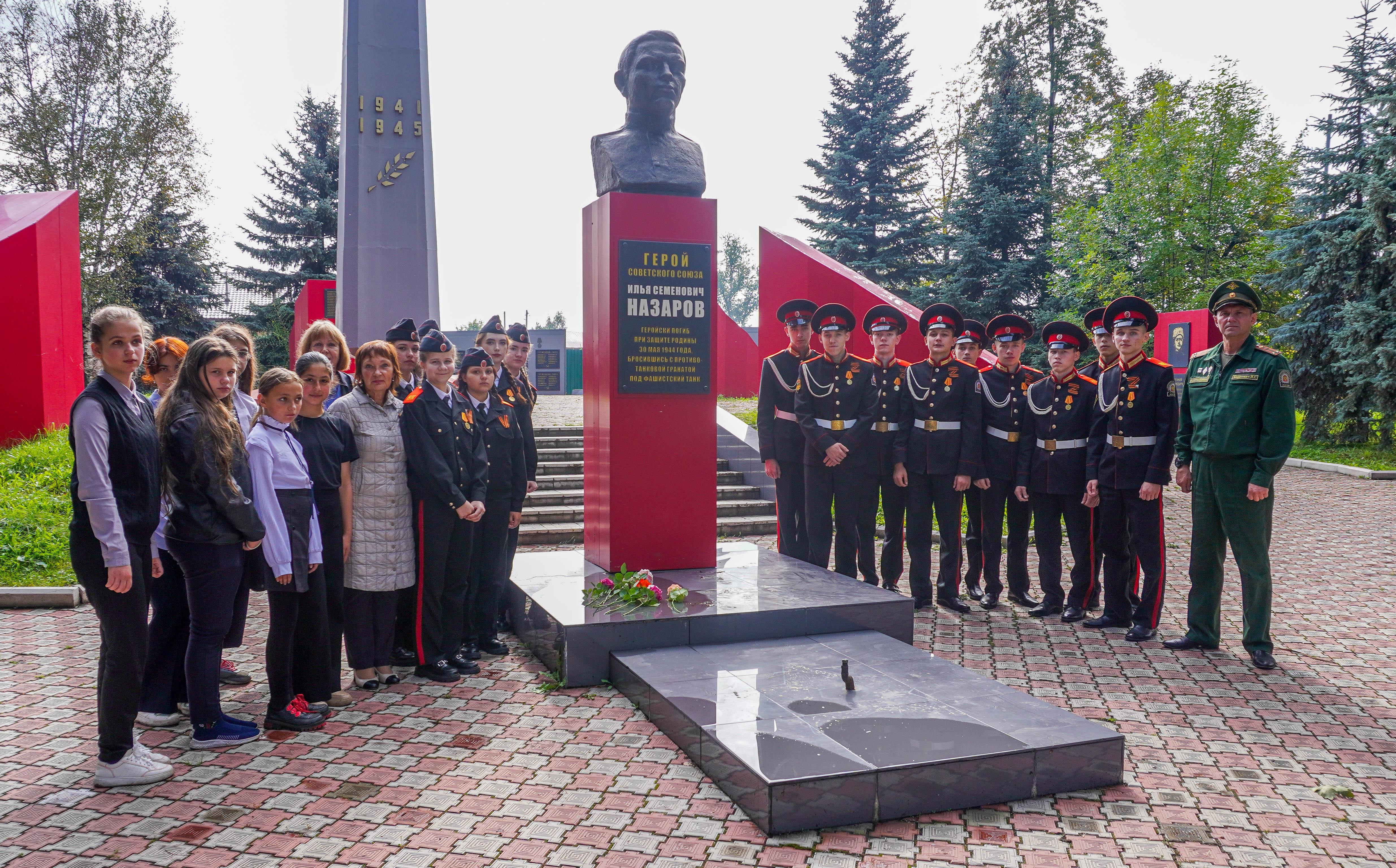 Экскурсия в парк Победы автор Никитина Евгения Викторовна, МБУ ДО ДДТ НМО, 5кл.jpg